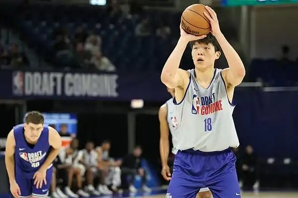 选秀倒计时！杨瀚森10队试训表现获认可，NBC预测76人35顺位选中