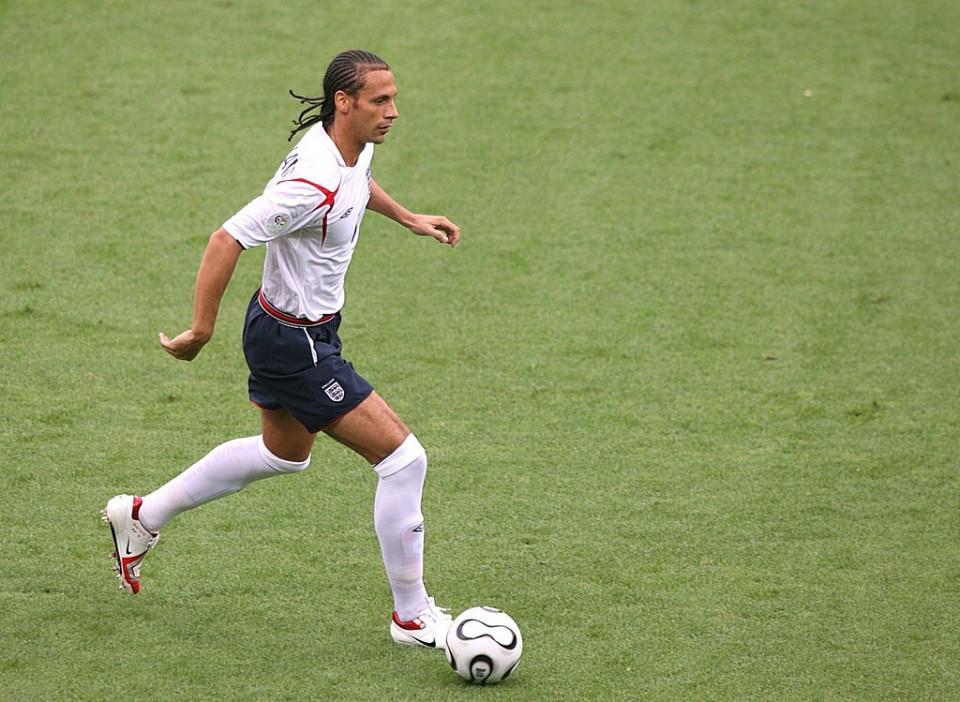 开云APP-英格兰历史最佳阵容引争议:斯科尔斯 兰帕德 沃克落选可惜吗?