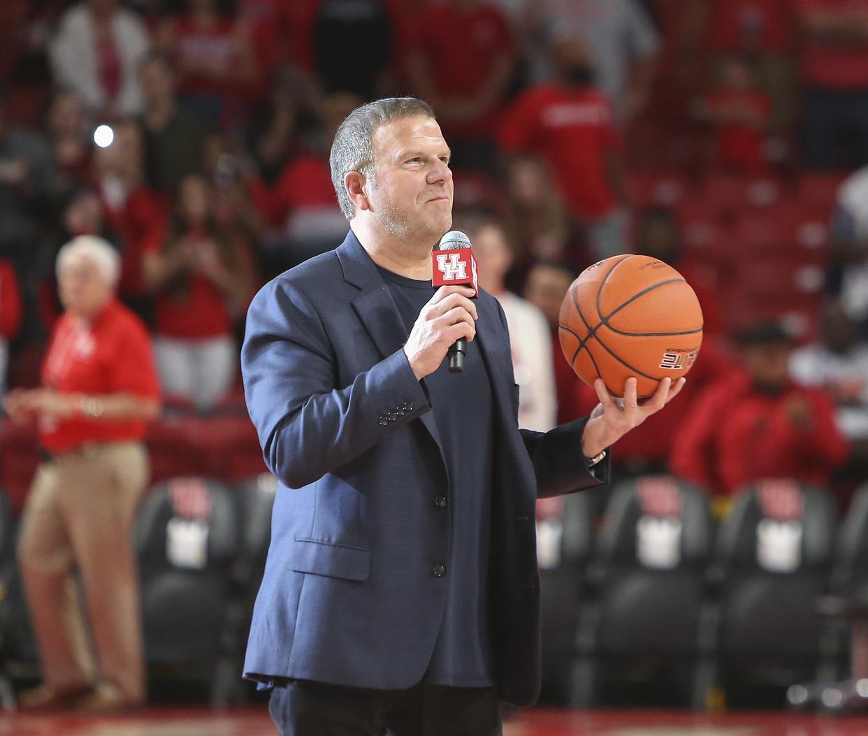 开云APP-队记支招！火箭队可追保罗？3大难题阻碍签约，费尔蒂塔成绊脚石