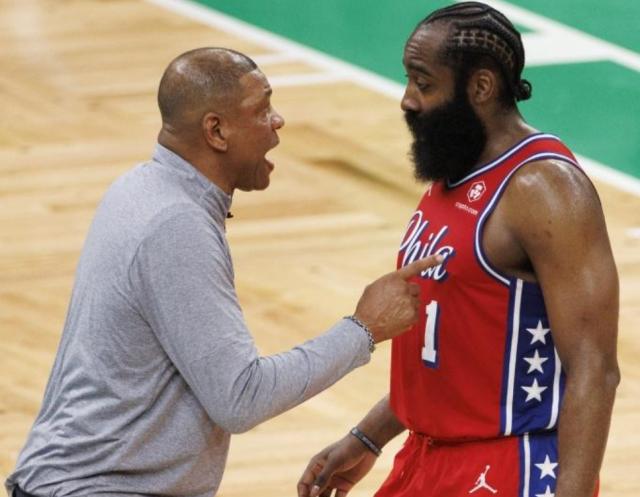 开云APP-哈登太独导致将帅不和？里弗斯播客再曝哈登黑料