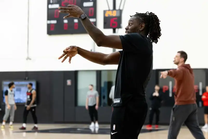 开云在线-开拓者官方晒球员训练照:在训练馆,做着我们热爱的事情