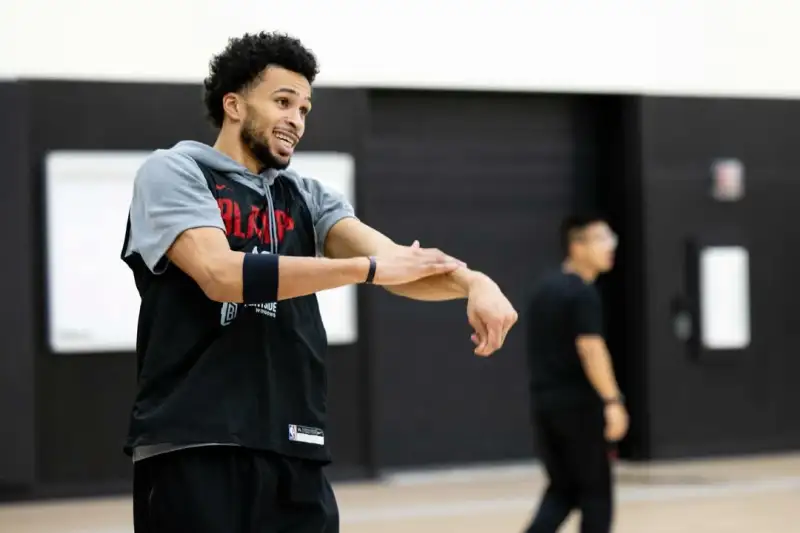 开云在线-开拓者官方晒球员训练照:在训练馆,做着我们热爱的事情