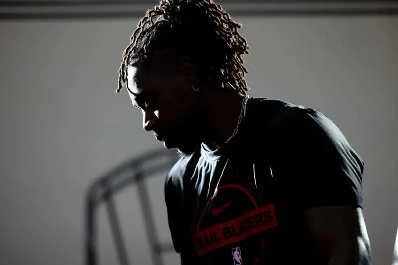 开云在线-开拓者官方晒球员训练照:在训练馆,做着我们热爱的事情