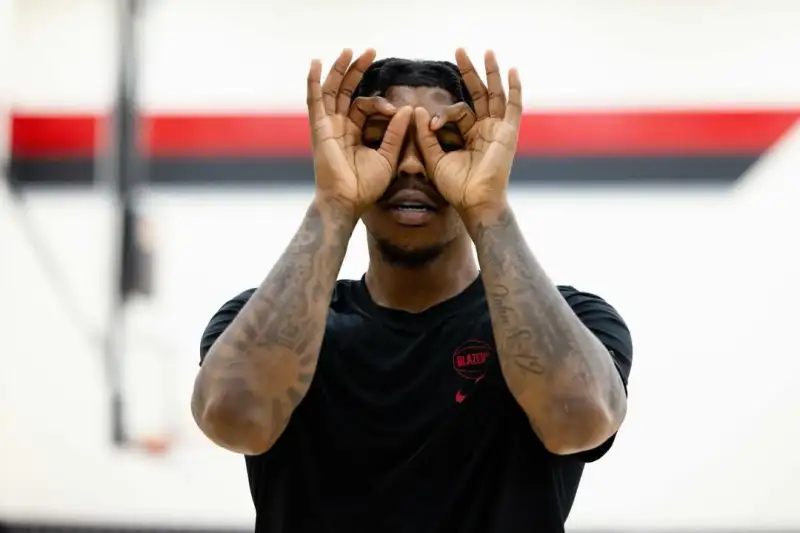 开云在线-开拓者官方晒球员训练照:在训练馆,做着我们热爱的事情