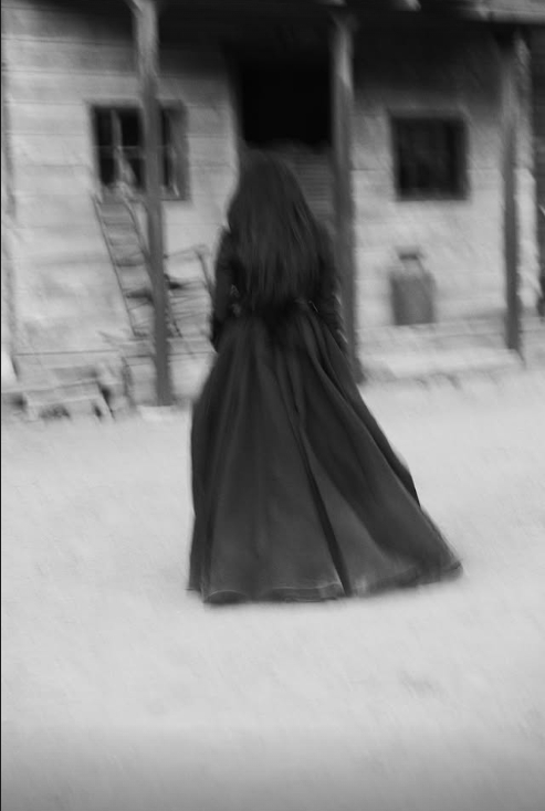 开云娱乐-🤠牛仔风！瓦妮莎晒全家福祝福大家马年快乐🐎