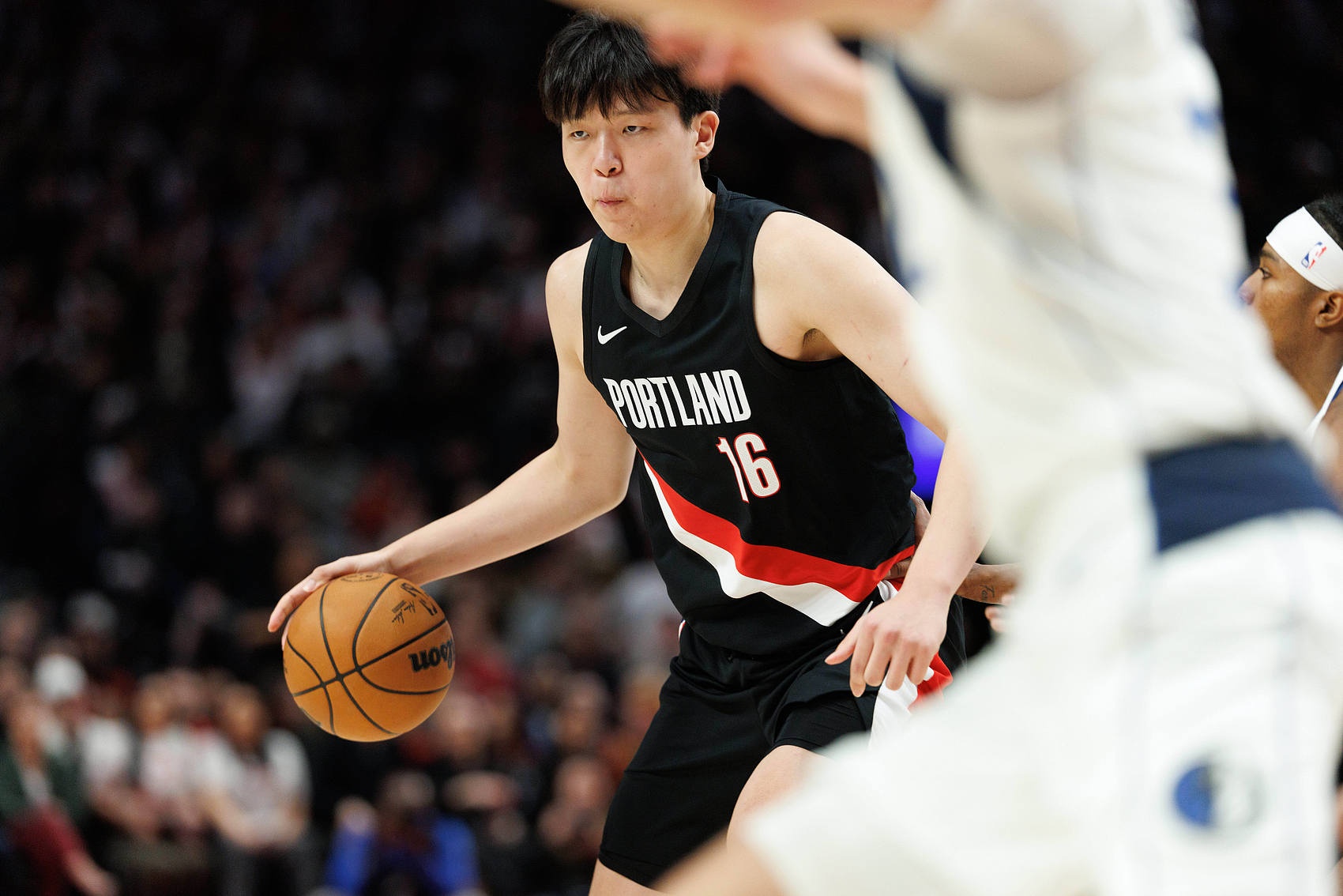 开云在线-杨瀚森2025十大比赛：季前赛单节14分 NBA首次首发 总得分超周琦