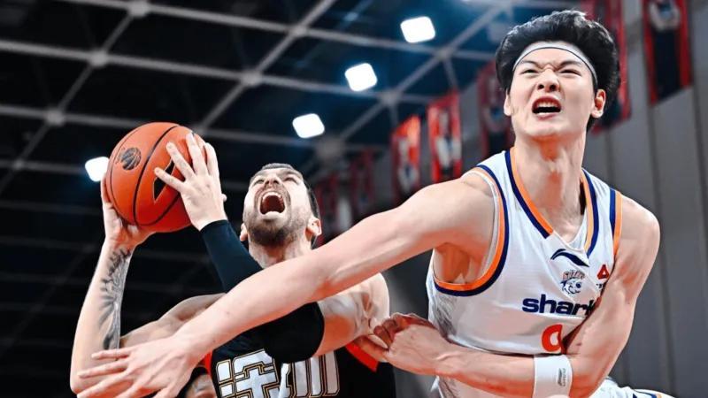 开云官网-输深圳卢伟执教太嫩！弃用白边引王哲林耗尽体能，盲目打快丢优势