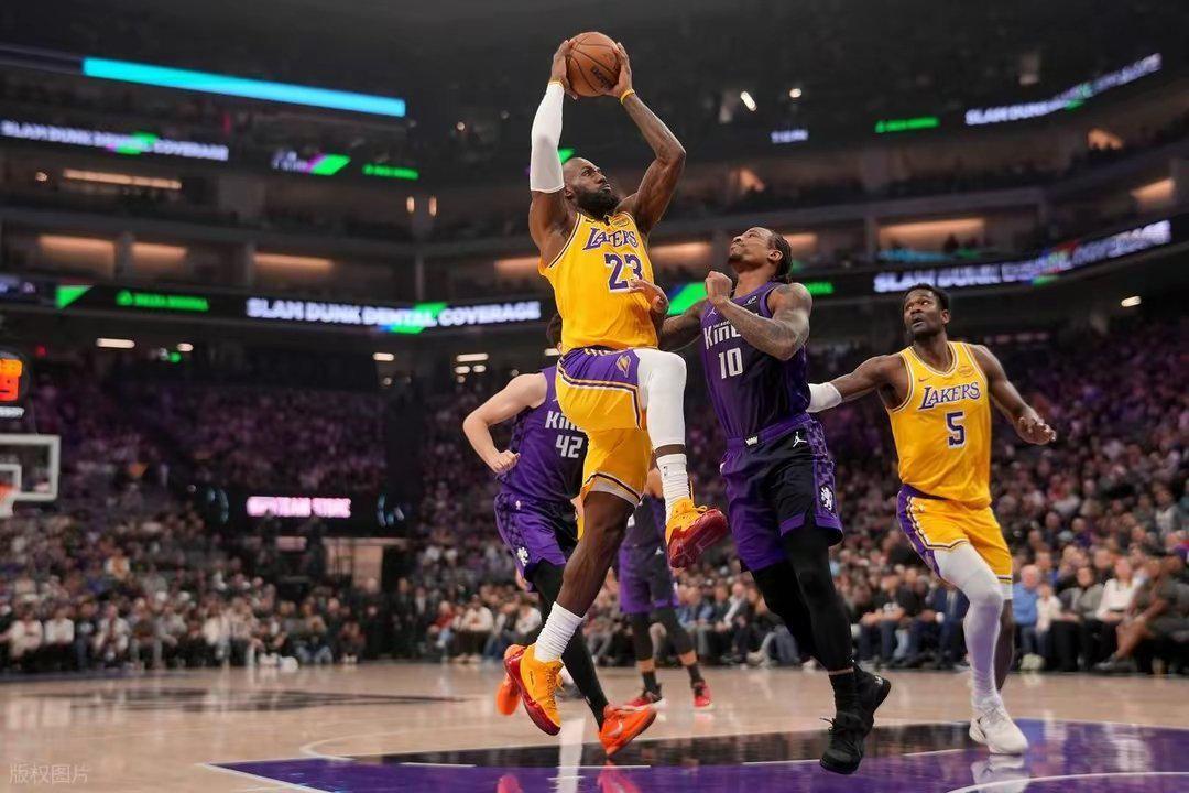 输国王遭3连败!雷迪克自负决策毁了湖人,彻底废了东詹的1大能力