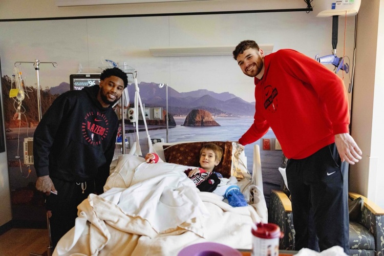 开云入口-心有大爱🧡！开拓者前往儿童机构开展慈善活动 杨瀚森随队亮相