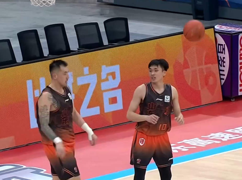 又赢了！CBA劲旅豪取7连胜，外援38分挡不住，本土核心9分