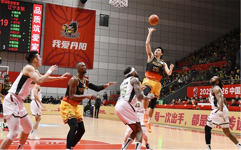 开云官网-不止热血竞技！中国人寿寿险镇江市分公司在CBA赛场传递温情守护