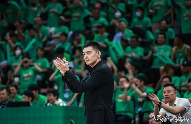 开云-杨鸣:这个赛季最大的问题是遇到困难和情绪低落 场上没有领袖人物