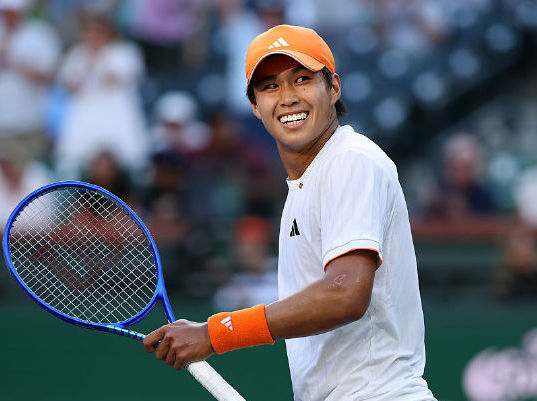 开云入口-辛纳力擒丰塞卡，德约落败自言肘部无碍，阿尼娃遭加新星横扫|大师赛|体育比赛|球员|名将|德约科维奇_新浪体育_新浪新闻