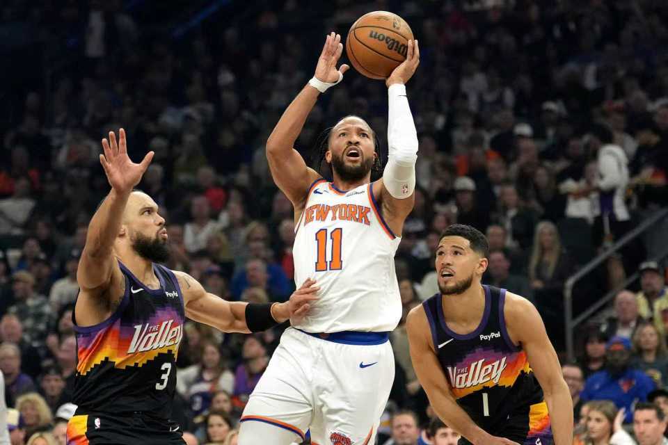 开云在线-绿军躺回东部第二！布克31+8太阳险胜尼克斯 狄龙27分布伦森27分