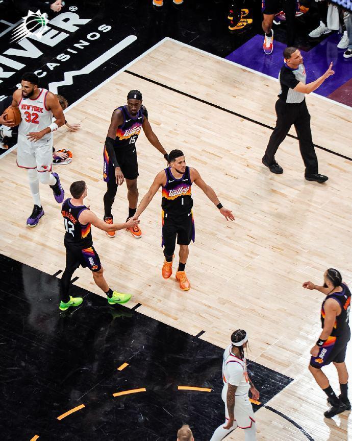 开云在线-绿军躺回东部第二！布克31+8太阳险胜尼克斯 狄龙27分布伦森27分