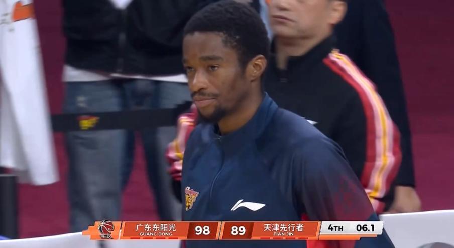 开云在线-菜鸡互啄！鬼才杜锋奇葩怪阵激活胡明轩，末节导演20-7逆转天津