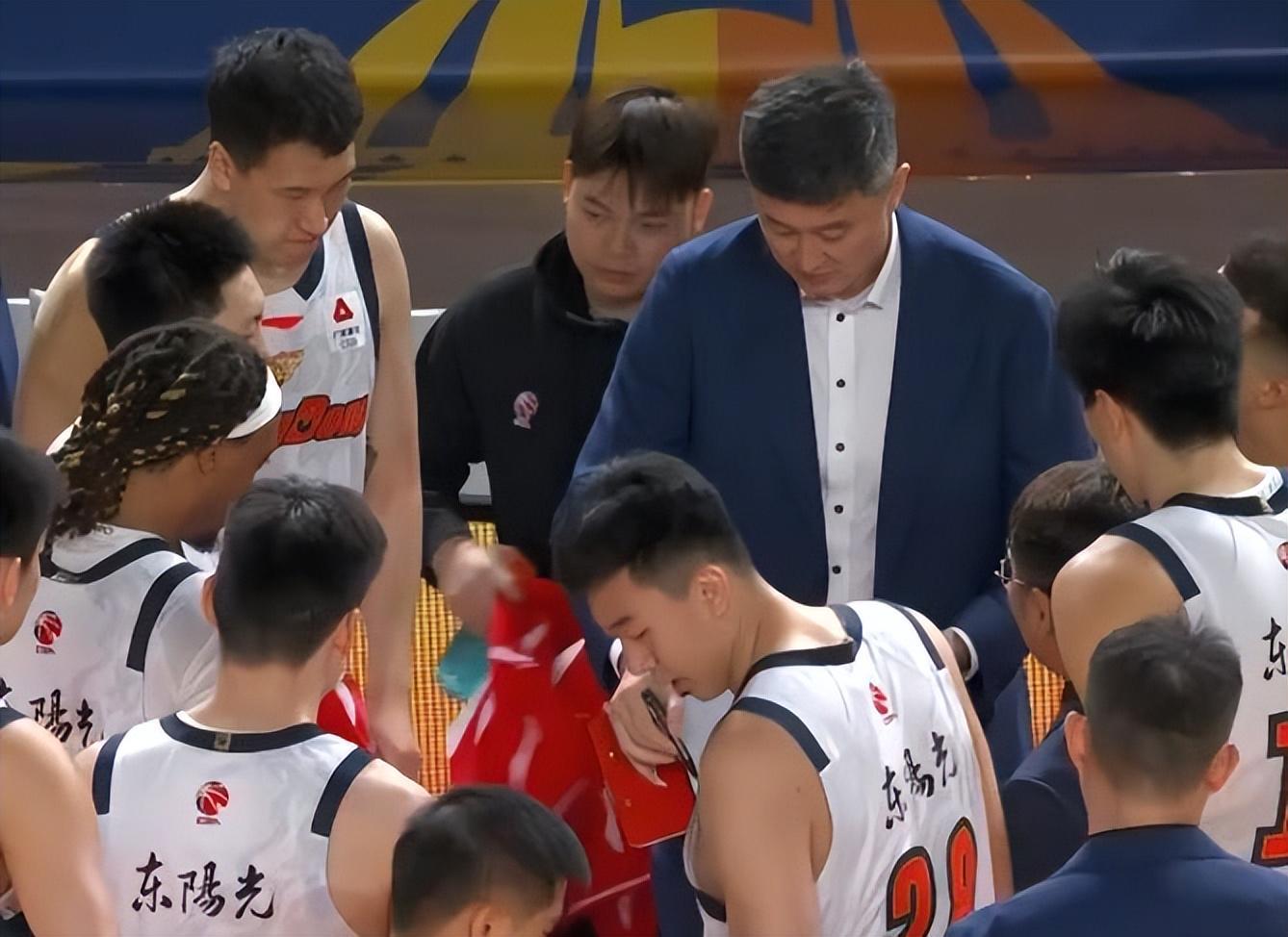 开云-全明星MVP0分，三分赛冠军投不进三分球，杜锋一手好牌打得稀碎