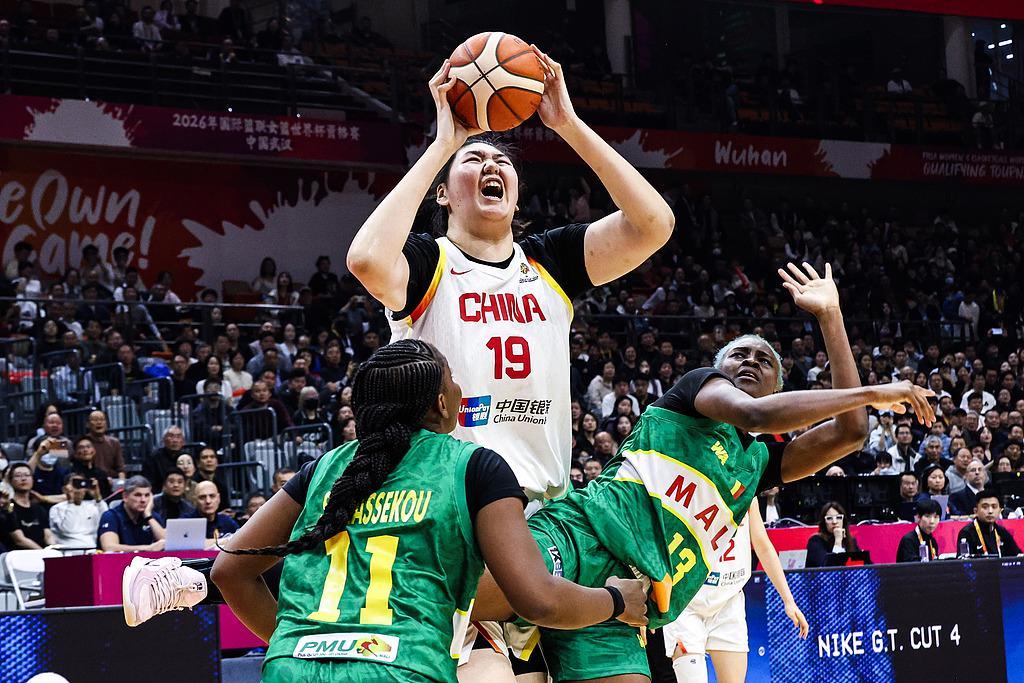 开云娱乐-谁给张子宇传球?功勋后卫给出了答案,老帅临时征召收获大效果