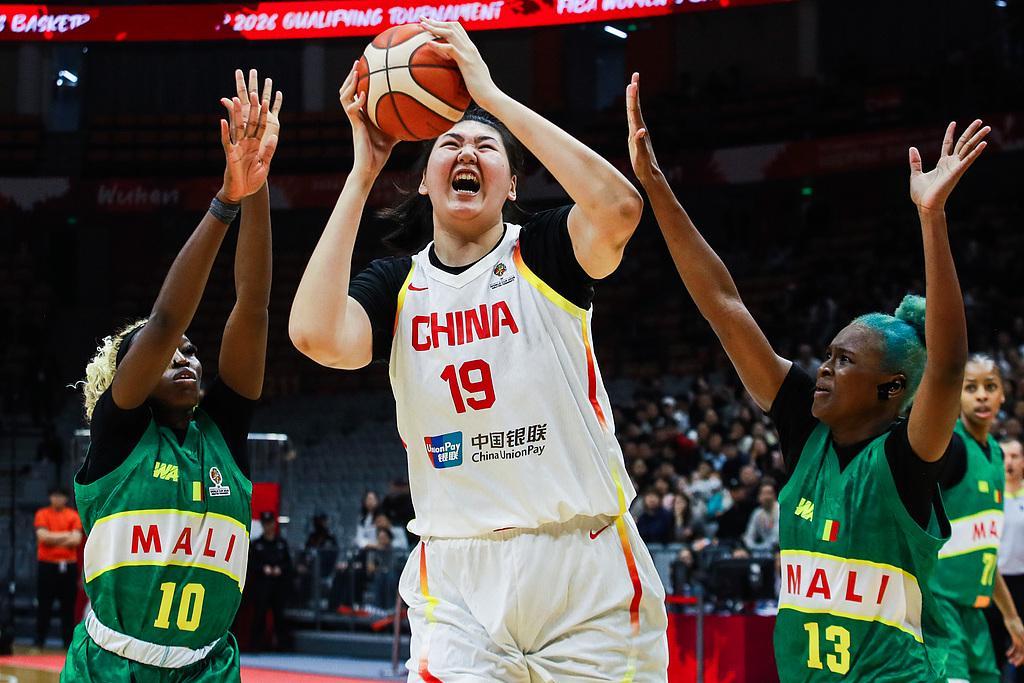 开云娱乐-谁给张子宇传球?功勋后卫给出了答案,老帅临时征召收获大效果