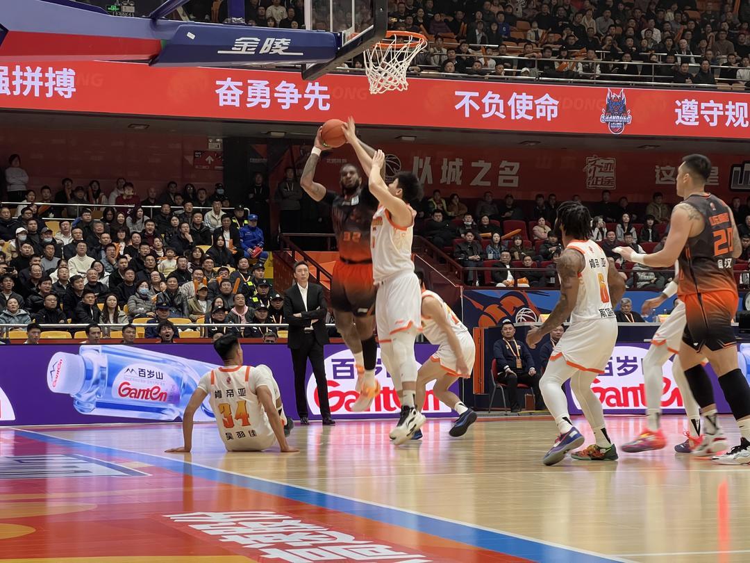 开云APP-全场战报|山东男篮113:104复仇江苏,收获第二阶段开门红