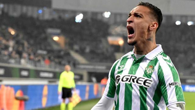 1746729111103083894.jpg 欧协杯半决赛功臣 在曼联虫 安东尼在贝蒂斯成龙!