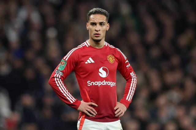 1746729129758005760.jpg 欧协杯半决赛功臣 在曼联虫 安东尼在贝蒂斯成龙!