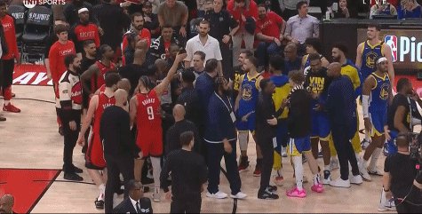 开云官网-互喷、摔跤、伤退！火勇大战摩擦不断变身格斗现场